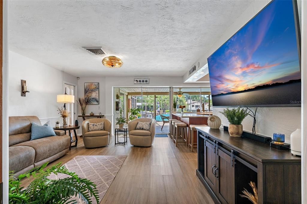 Active With Contract: $1,050,000 (3 beds, 2 baths, 1648 Square Feet)