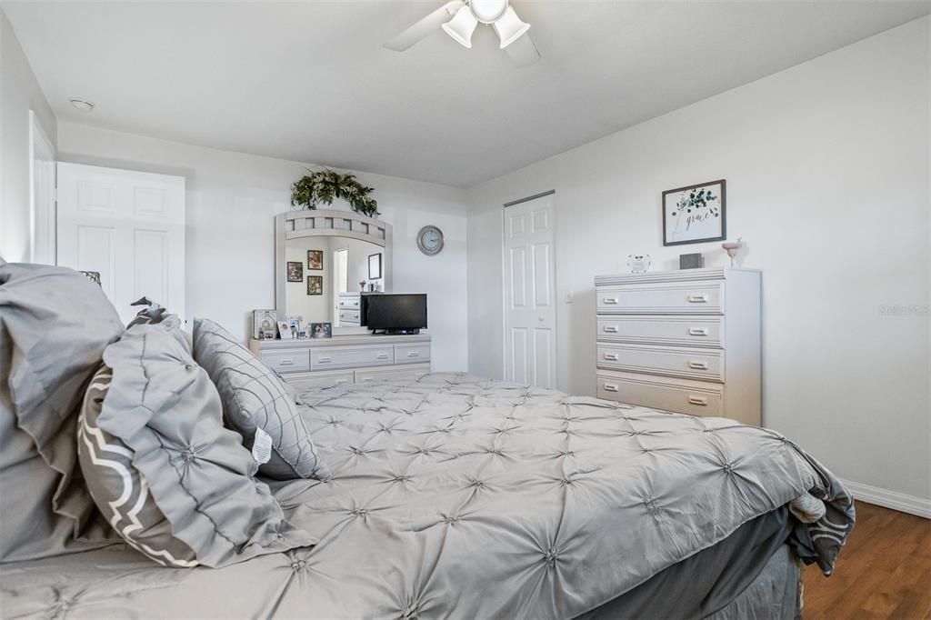 For Sale: $489,900 (3 beds, 2 baths, 1559 Square Feet)