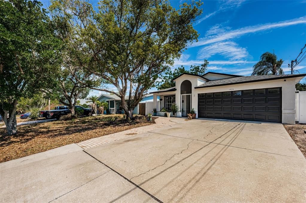 For Sale: $399,999 (3 beds, 2 baths, 1360 Square Feet)