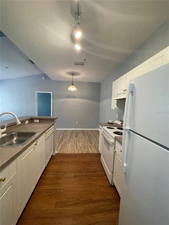 For Sale: $235,000 (2 beds, 2 baths, 1170 Square Feet)