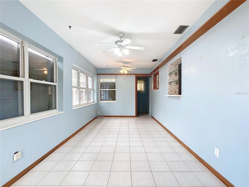 For Sale: $359,900 (2 beds, 1 baths, 1342 Square Feet)