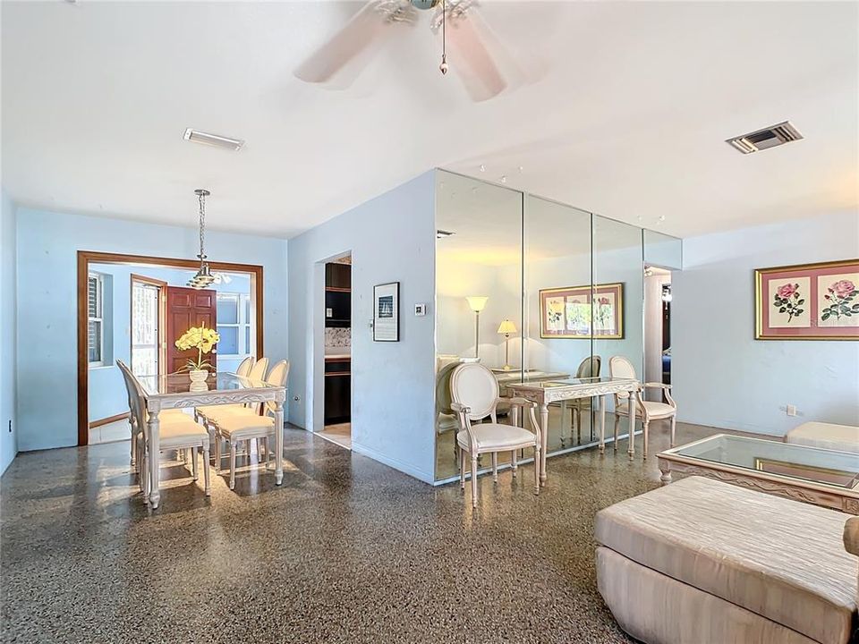 For Sale: $359,900 (2 beds, 1 baths, 1342 Square Feet)