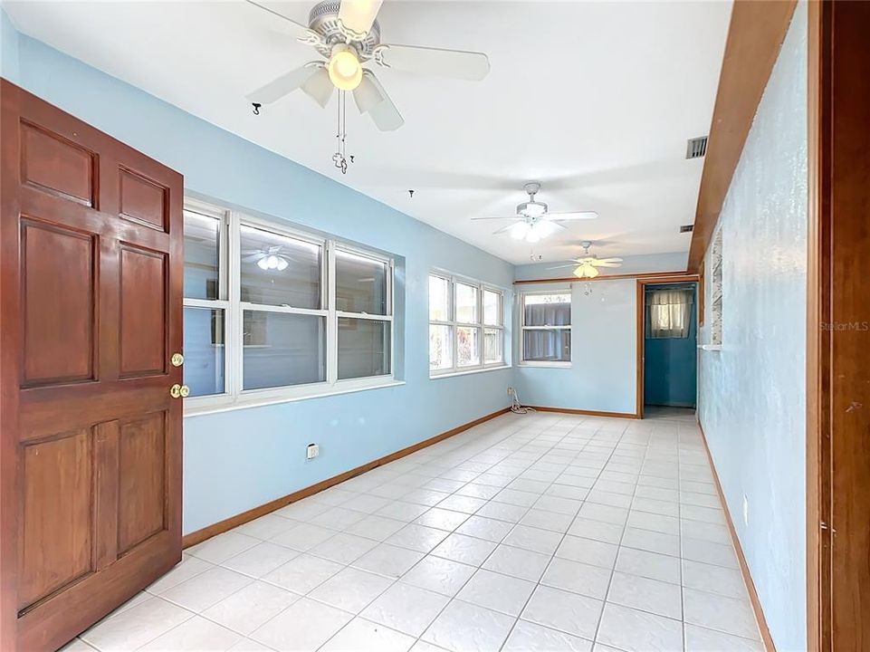 For Sale: $359,900 (2 beds, 1 baths, 1342 Square Feet)