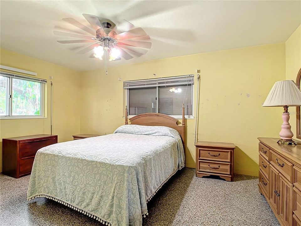 For Sale: $359,900 (2 beds, 1 baths, 1342 Square Feet)