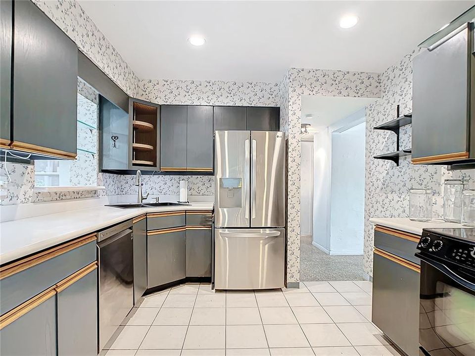 For Sale: $359,900 (2 beds, 1 baths, 1342 Square Feet)