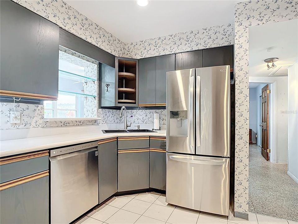 For Sale: $359,900 (2 beds, 1 baths, 1342 Square Feet)