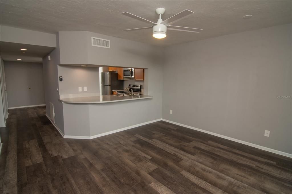 Recently Rented: $1,975 (1 beds, 1 baths, 721 Square Feet)