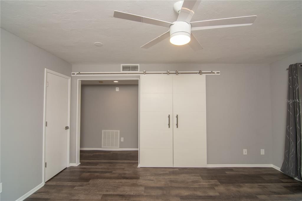 Recently Rented: $1,975 (1 beds, 1 baths, 721 Square Feet)