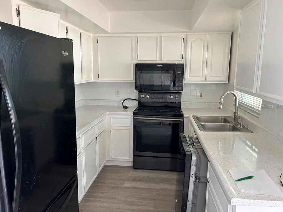 For Sale: $355,900 (3 beds, 2 baths, 1679 Square Feet)