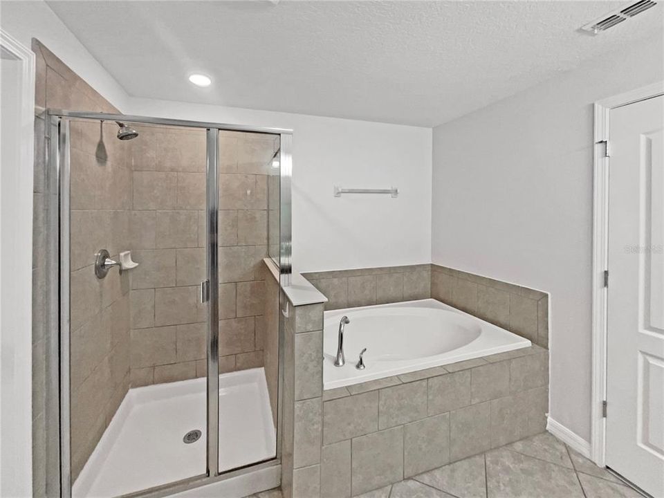 Active With Contract: $375,000 (3 beds, 2 baths, 1717 Square Feet)