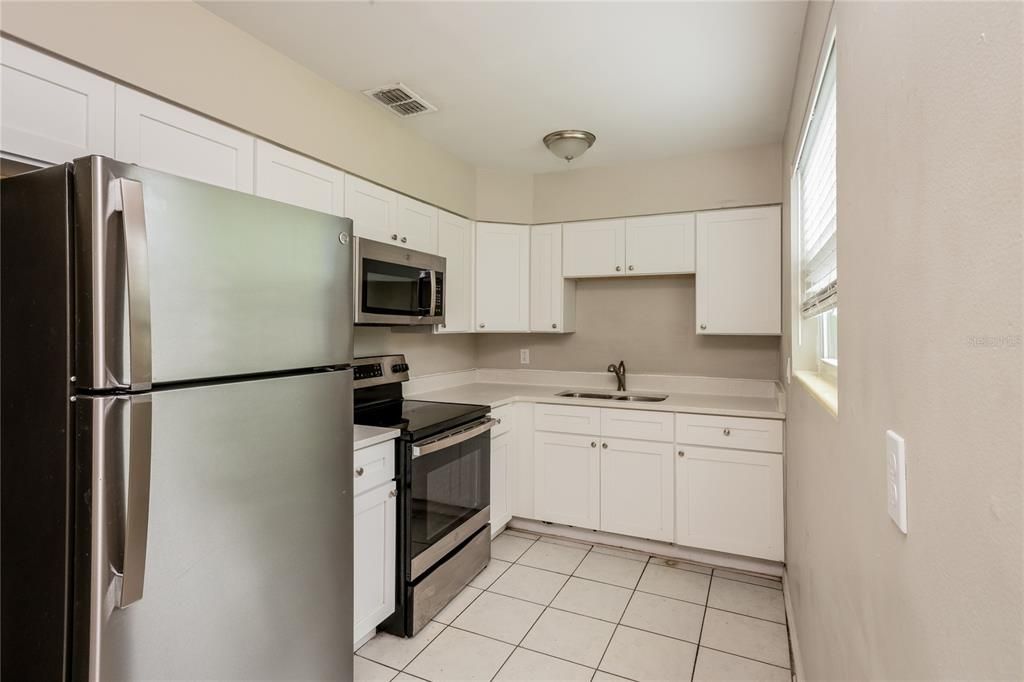 For Rent: $2,065 (3 beds, 1 baths, 1145 Square Feet)