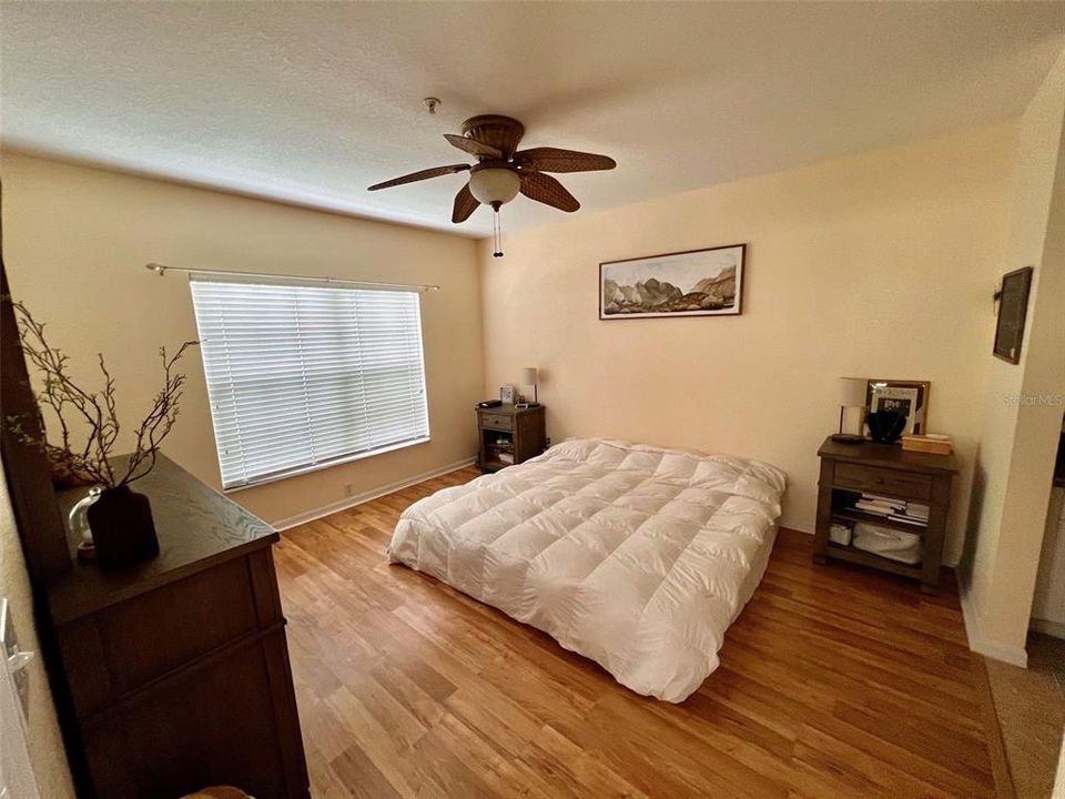 For Sale: $239,900 (2 beds, 1 baths, 784 Square Feet)