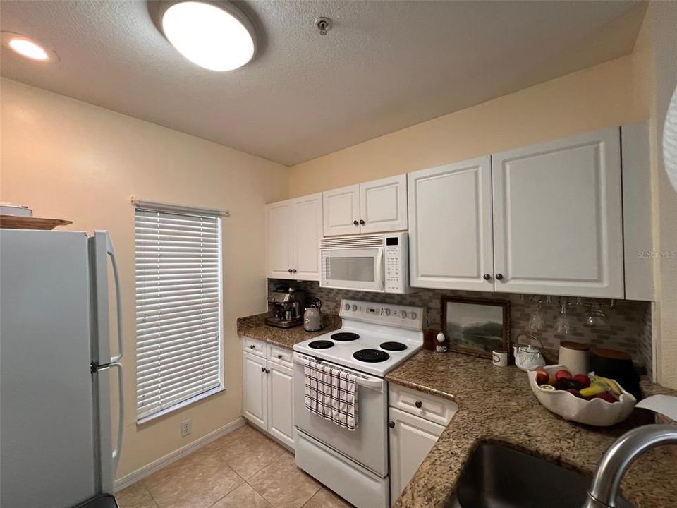 For Sale: $239,900 (2 beds, 1 baths, 784 Square Feet)