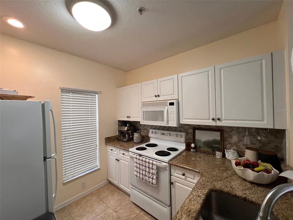 For Sale: $219,900 (2 beds, 1 baths, 784 Square Feet)