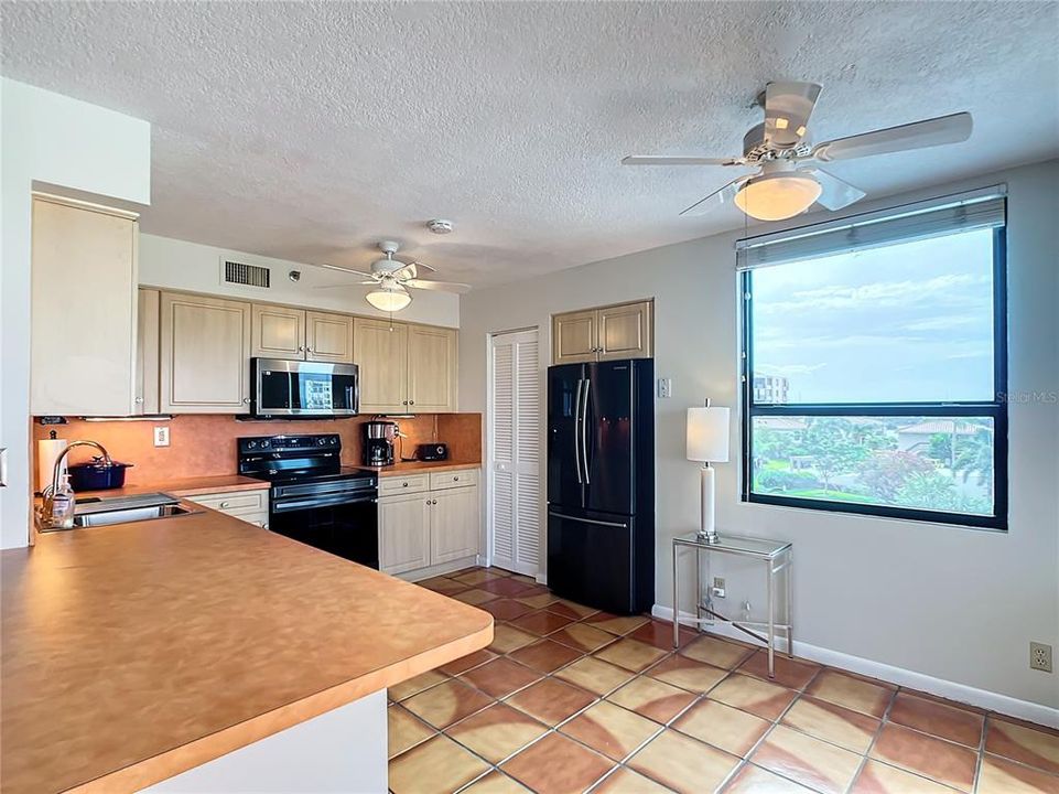 For Sale: $575,000 (2 beds, 2 baths, 1500 Square Feet)