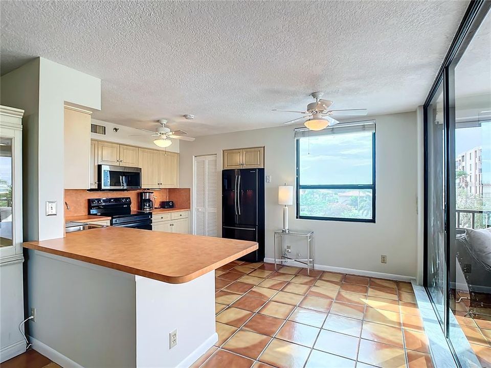 For Sale: $575,000 (2 beds, 2 baths, 1500 Square Feet)