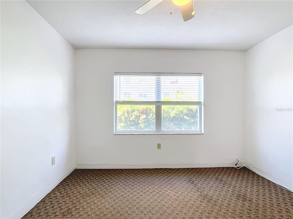 For Sale: $329,900 (2 beds, 2 baths, 885 Square Feet)