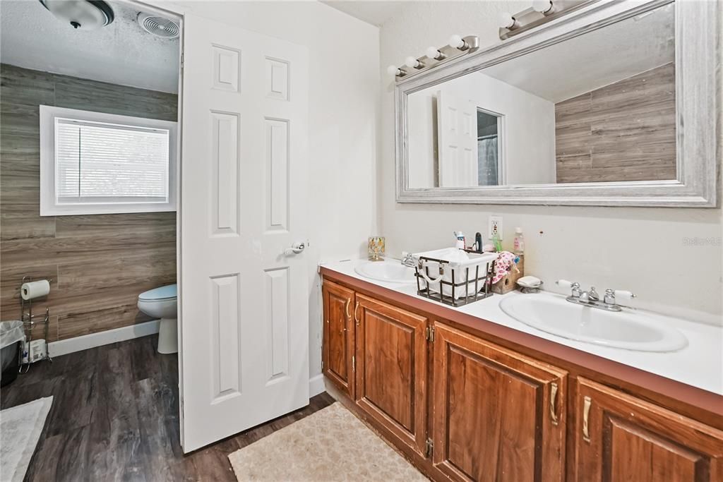 Active With Contract: $249,900 (3 beds, 2 baths, 1782 Square Feet)