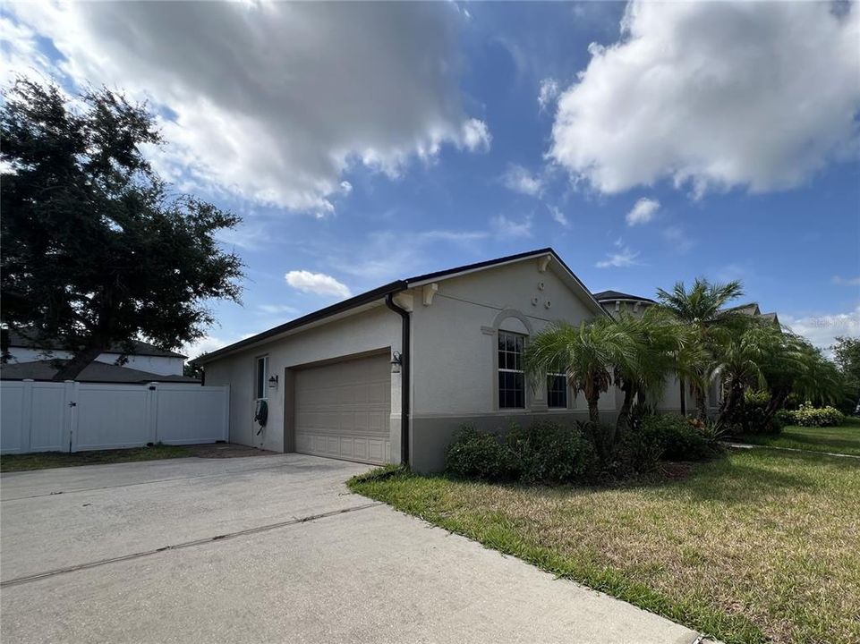 For Sale: $399,000 (3 beds, 2 baths, 1895 Square Feet)