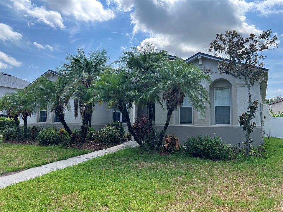 For Sale: $399,000 (3 beds, 2 baths, 1895 Square Feet)