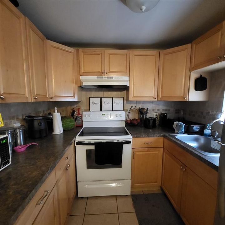 For Sale: $295,000 (3 beds, 1 baths, 857 Square Feet)