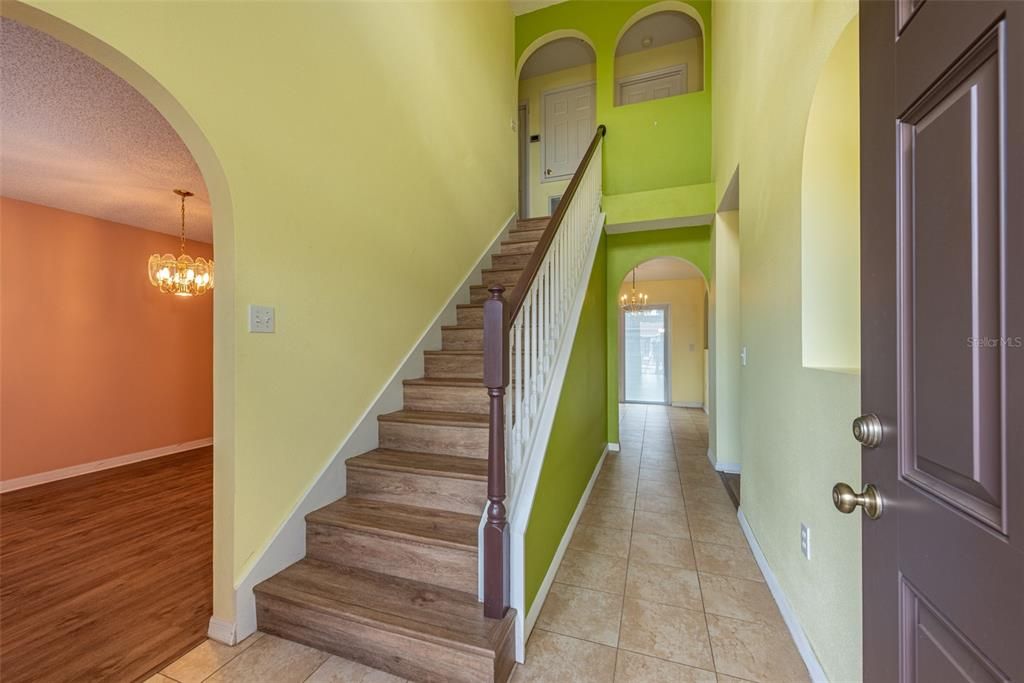 The grand staircase and soaring 17’ ceiling with 2nd floor arched details set a welcoming tone as you enter this home.