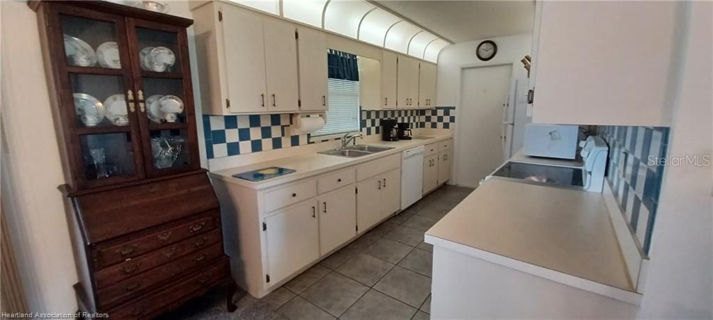 For Sale: $279,900 (2 beds, 2 baths, 1400 Square Feet)