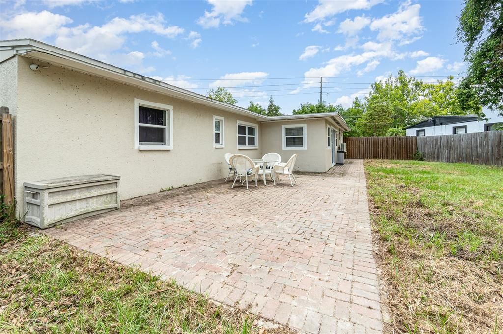 Active With Contract: $380,000 (3 beds, 3 baths, 1689 Square Feet)
