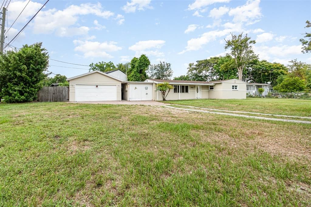 Active With Contract: $380,000 (3 beds, 3 baths, 1689 Square Feet)