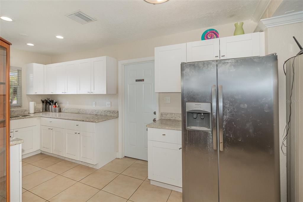 Active With Contract: $380,000 (3 beds, 3 baths, 1689 Square Feet)