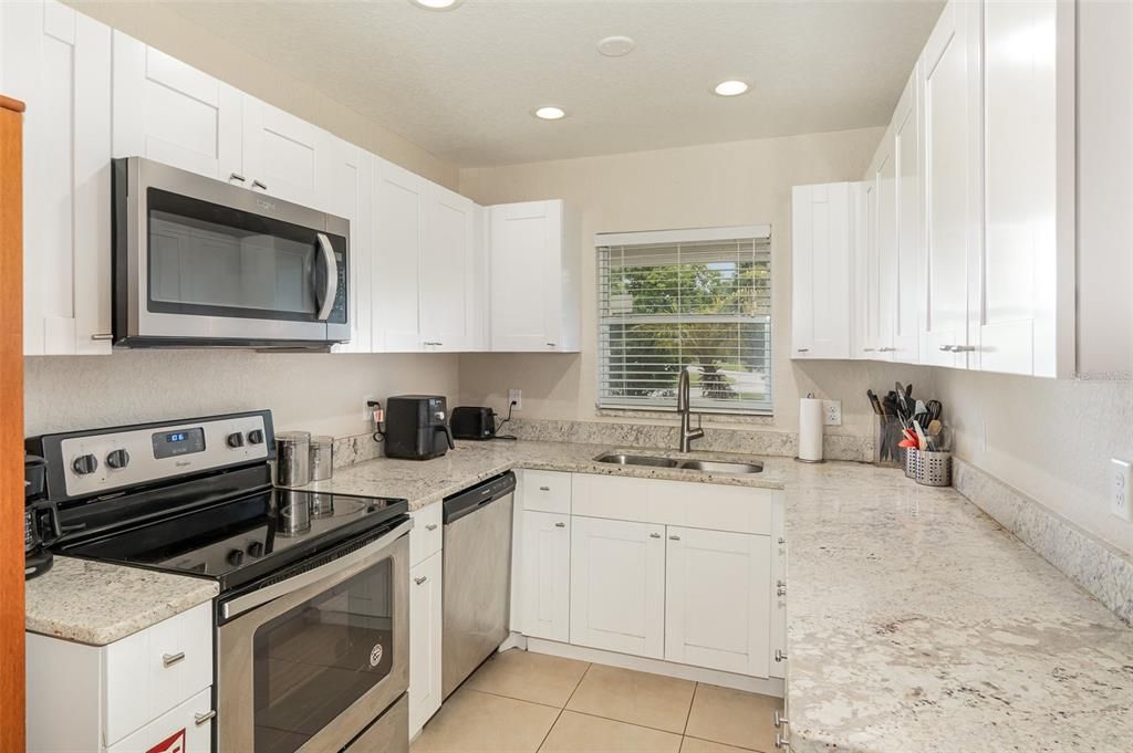 Active With Contract: $380,000 (3 beds, 3 baths, 1689 Square Feet)