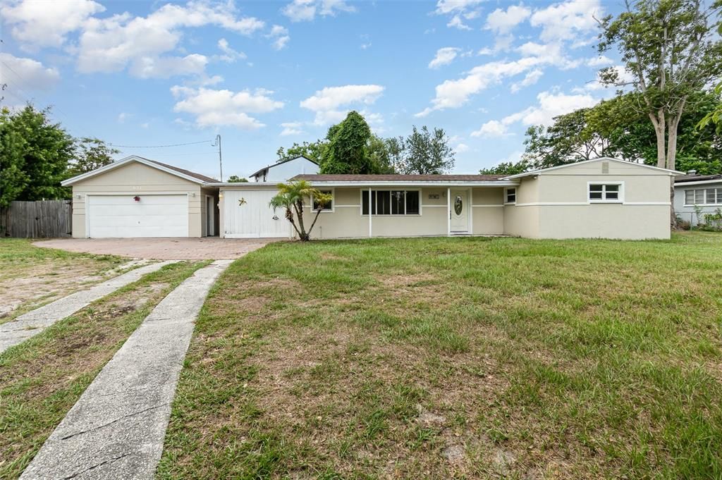 Active With Contract: $380,000 (3 beds, 3 baths, 1689 Square Feet)