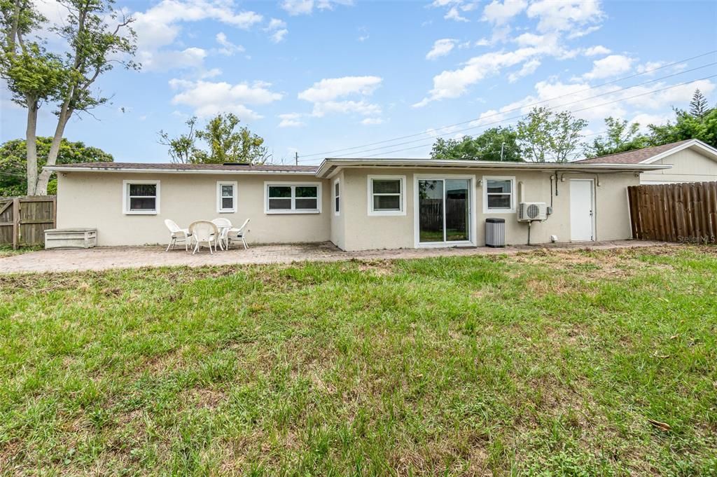 Active With Contract: $380,000 (3 beds, 3 baths, 1689 Square Feet)