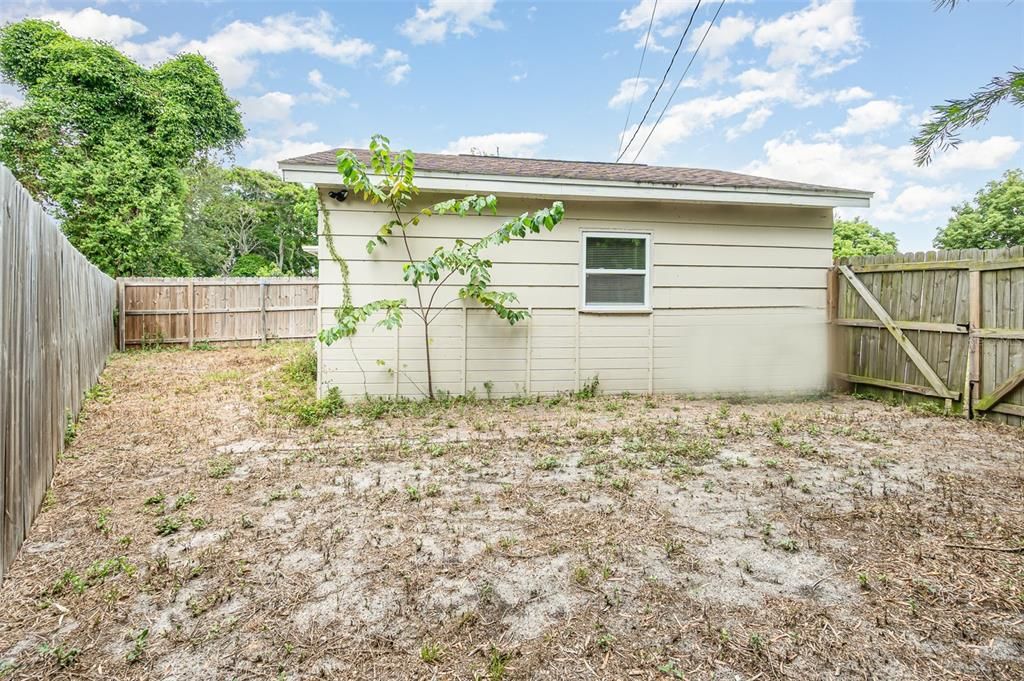 Active With Contract: $380,000 (3 beds, 3 baths, 1689 Square Feet)