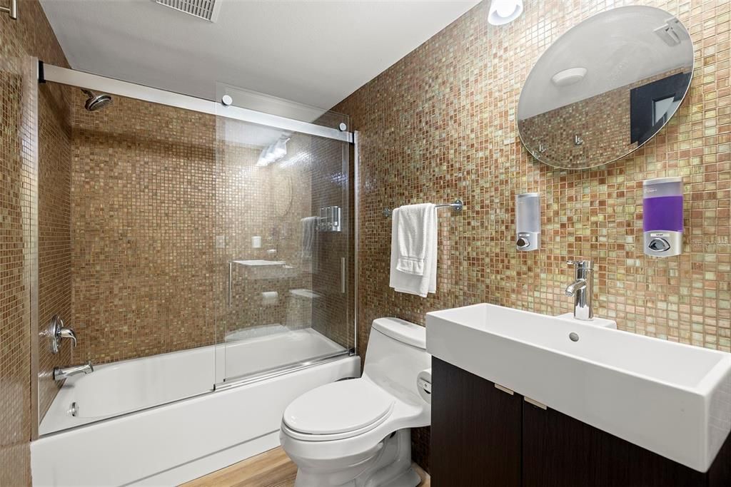 Guest bathroom with a tub