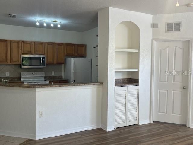 For Rent: $1,850 (2 beds, 2 baths, 1124 Square Feet)