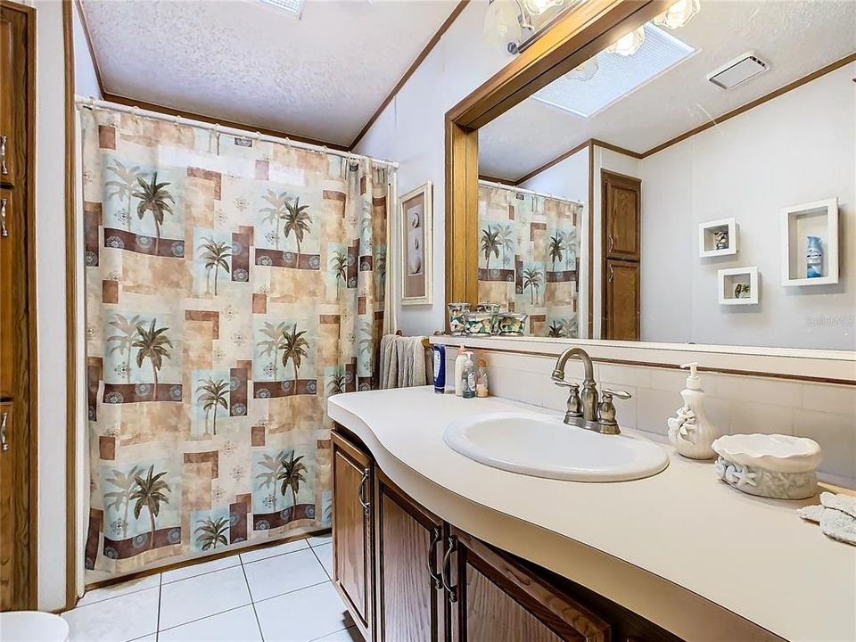 待售: $275,000 (2 贝兹, 2 浴室, 1568 平方英尺)