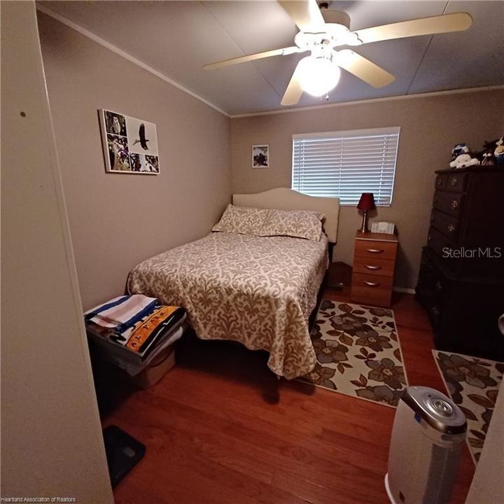 For Sale: $169,900 (2 beds, 1 baths, 840 Square Feet)