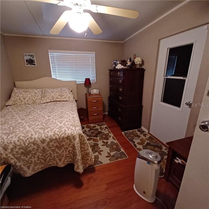 For Sale: $169,900 (2 beds, 1 baths, 840 Square Feet)