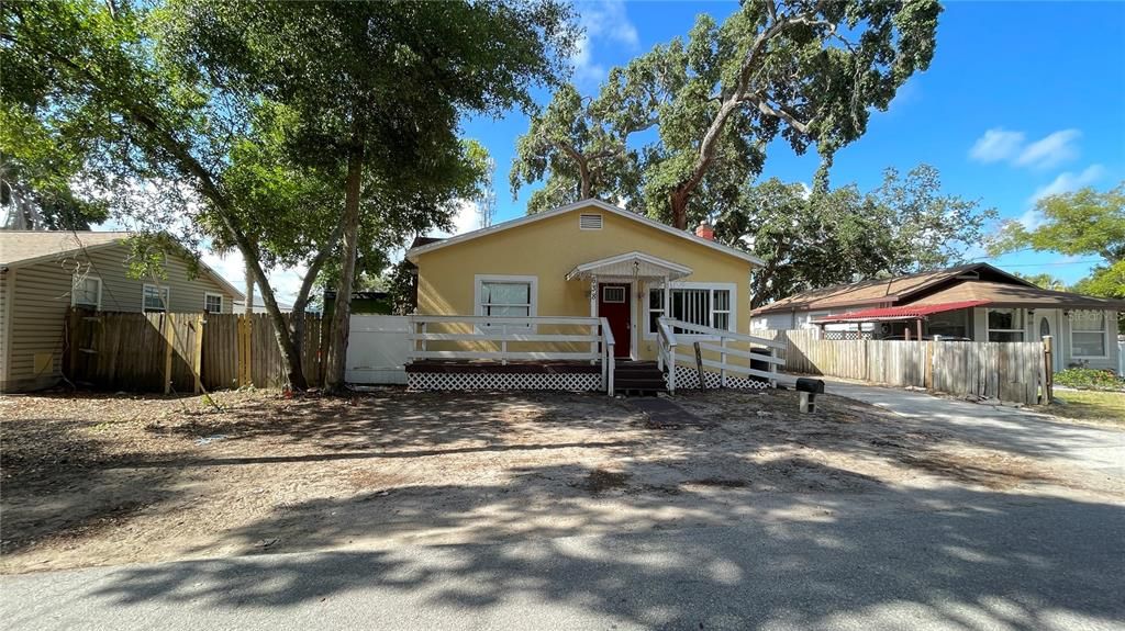 Active With Contract: $300,000 (3 beds, 3 baths, 1315 Square Feet)