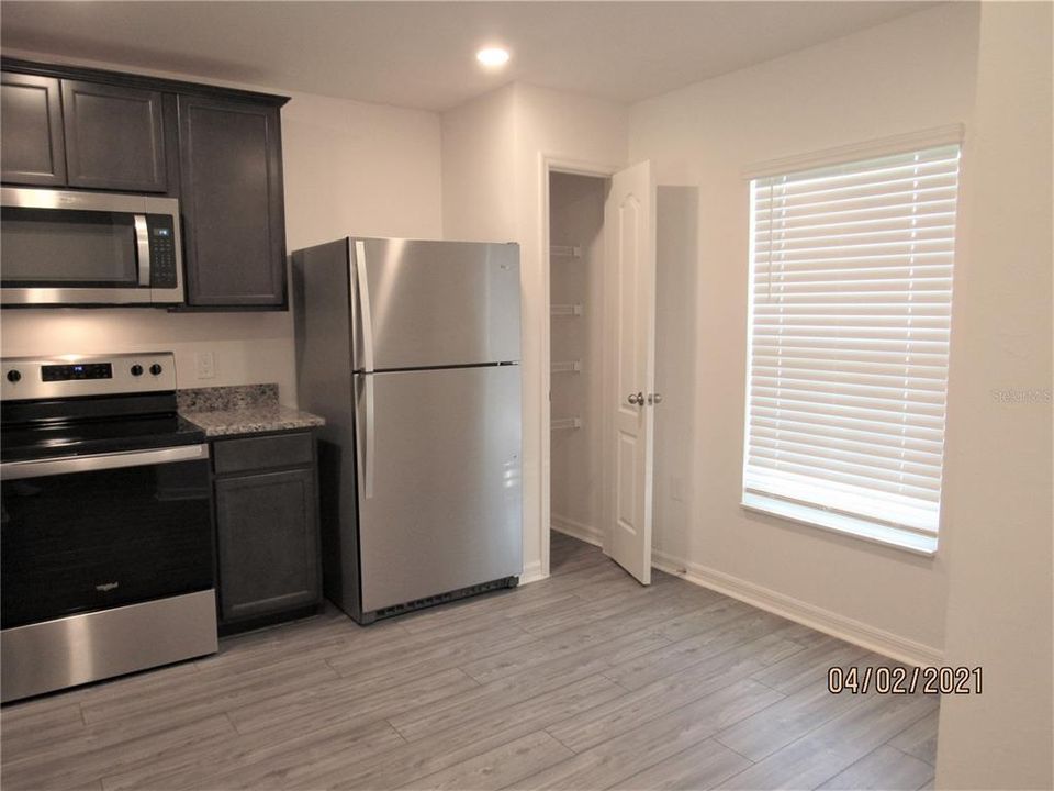 For Rent: $1,995 (3 beds, 2 baths, 1274 Square Feet)