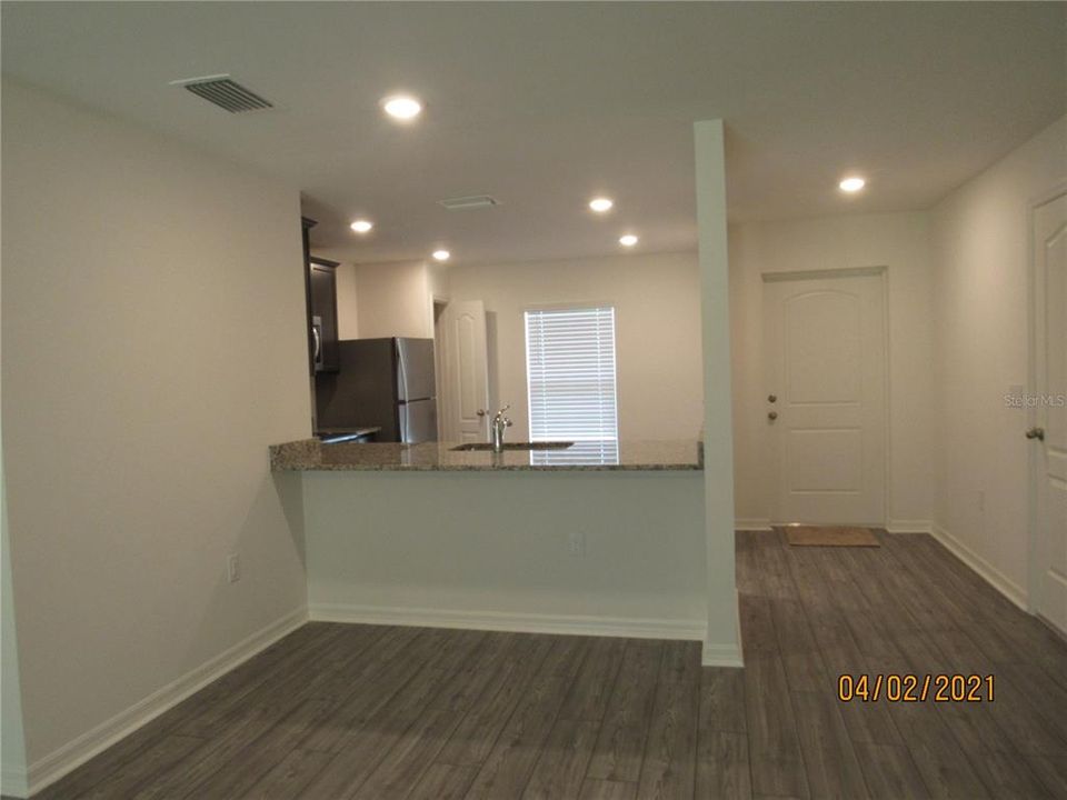 For Rent: $1,995 (3 beds, 2 baths, 1274 Square Feet)