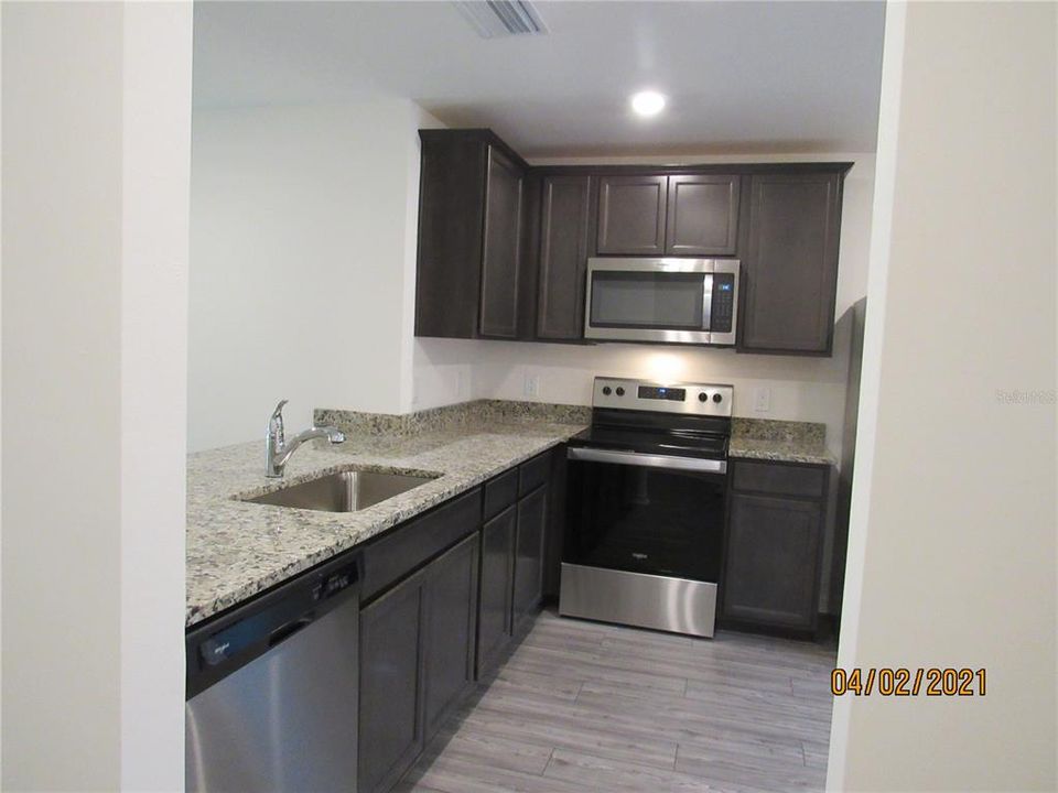 For Rent: $1,995 (3 beds, 2 baths, 1274 Square Feet)