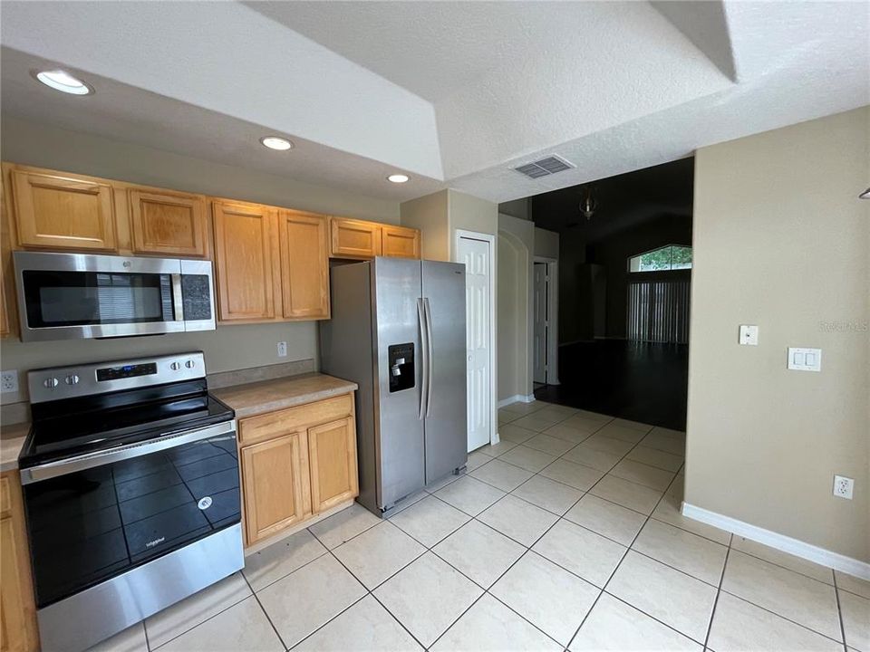 For Rent: $2,250 (4 beds, 2 baths, 1784 Square Feet)