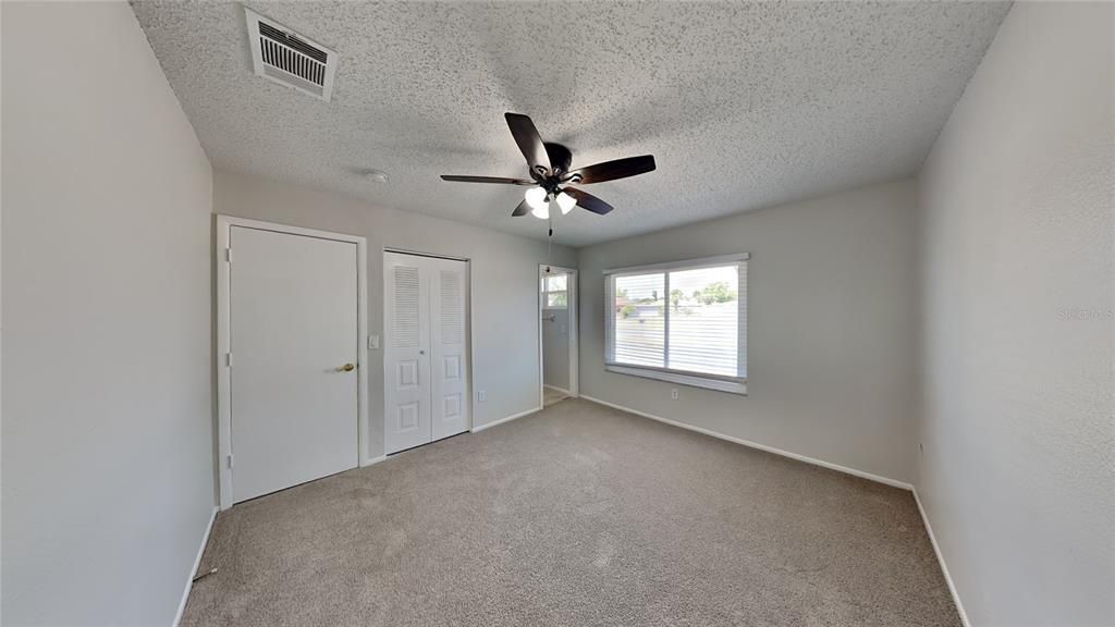 For Sale: $249,900 (2 beds, 1 baths, 888 Square Feet)