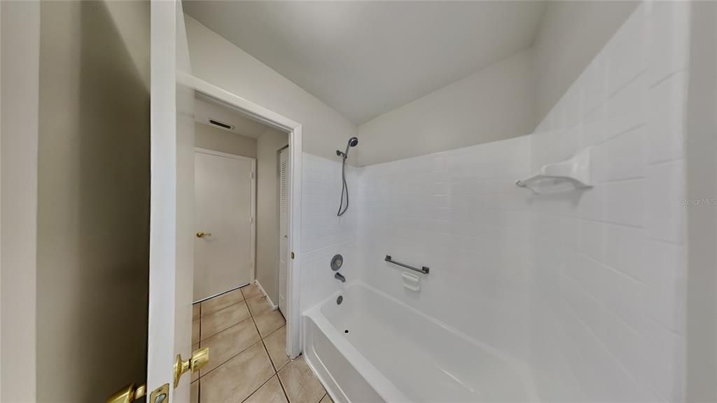 For Sale: $244,900 (2 beds, 1 baths, 888 Square Feet)