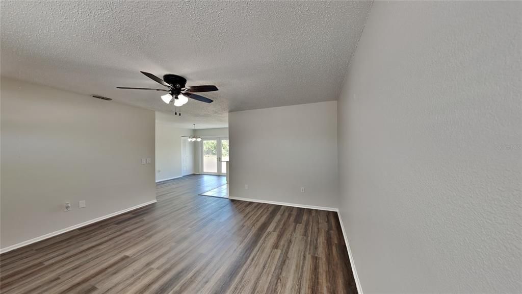 For Sale: $249,900 (2 beds, 1 baths, 888 Square Feet)