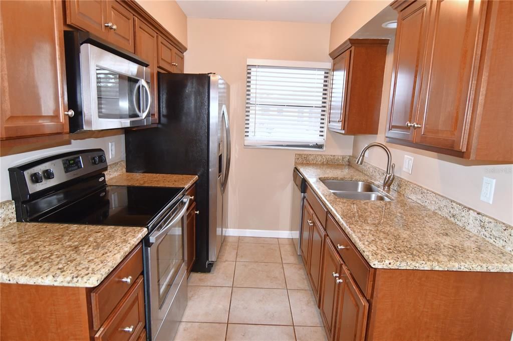 For Sale: $164,900 (2 beds, 2 baths, 937 Square Feet)