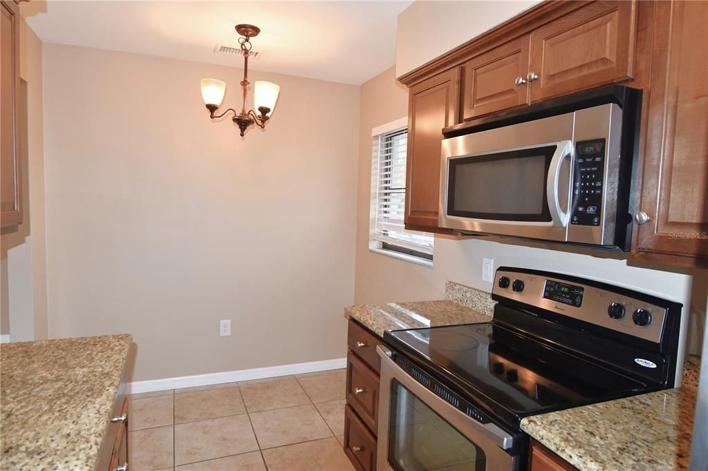 For Sale: $164,900 (2 beds, 2 baths, 937 Square Feet)