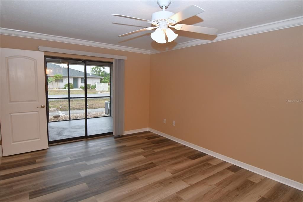 For Sale: $164,900 (2 beds, 2 baths, 937 Square Feet)